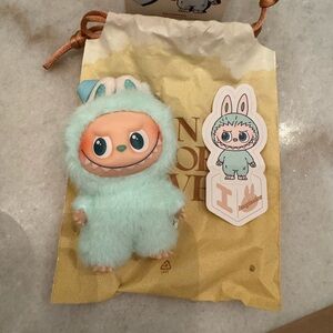 Labubu - Pin for Love I, opened and unused